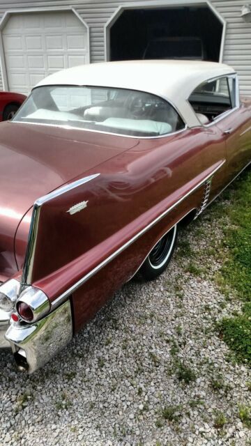 Cadillac DeVille 1957 image number 27