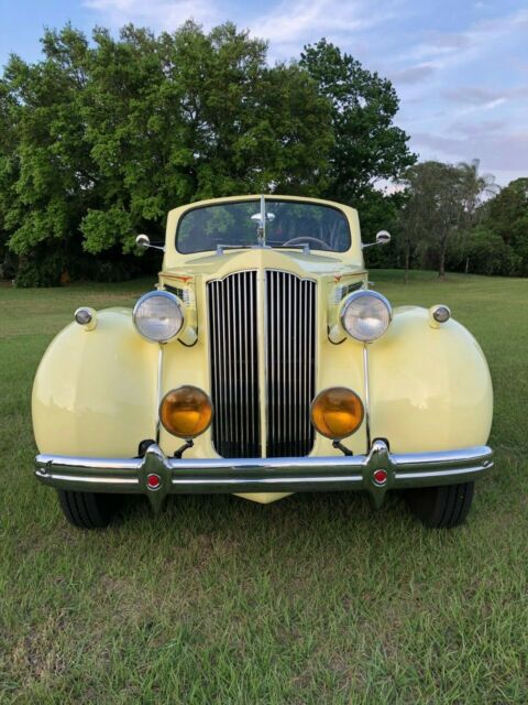 Packard Standard Eight 1939 image number 1