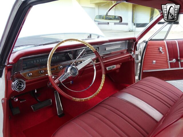 Pontiac Bonneville 1964 image number 37