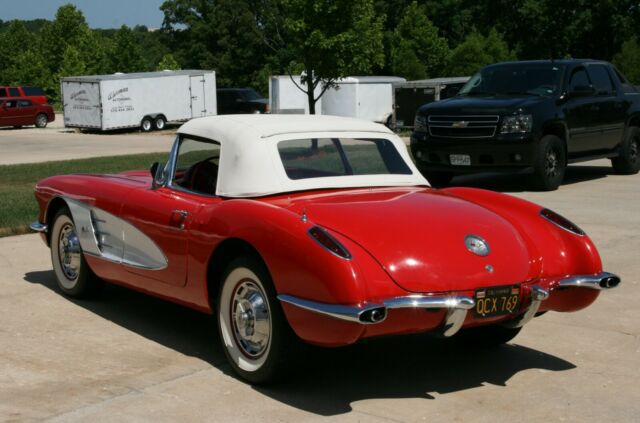 Chevrolet Corvette 1960 image number 10