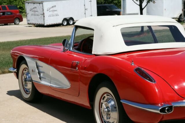 Chevrolet Corvette 1960 image number 11