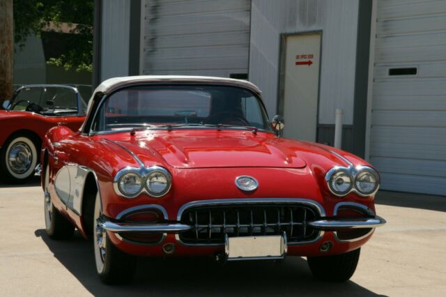 Chevrolet Corvette 1960 image number 2