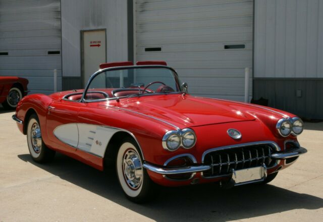 Chevrolet Corvette 1960 image number 23