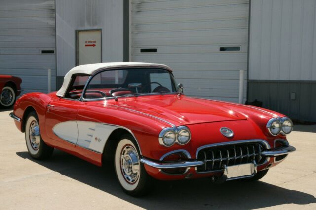 Chevrolet Corvette 1960 image number 27