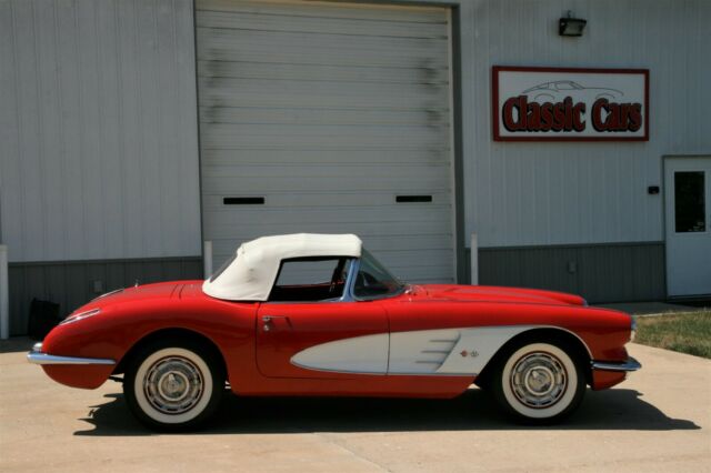 Chevrolet Corvette 1960 image number 30