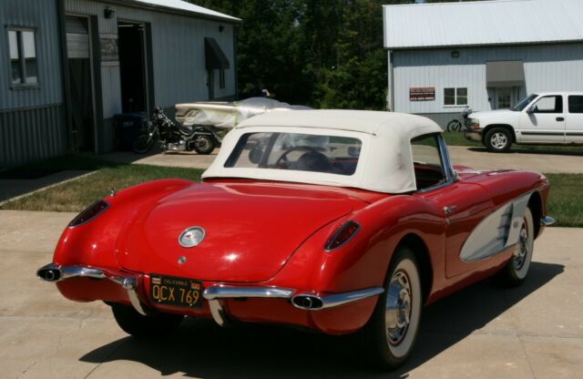 Chevrolet Corvette 1960 image number 33