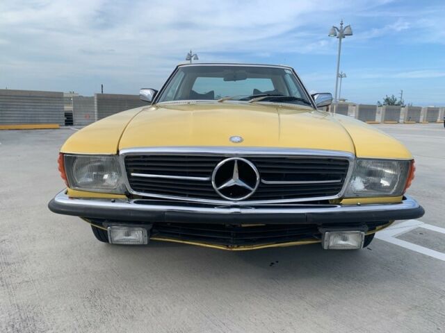 Mercedes-Benz SL-Class 1977 image number 26