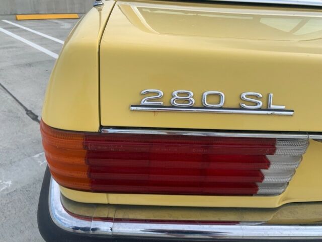 Mercedes-Benz SL-Class 1977 image number 37