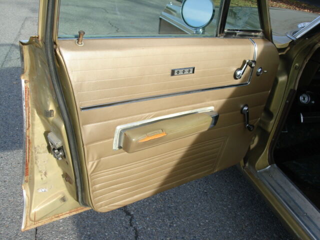 Chrysler Town & Country 1968 image number 11