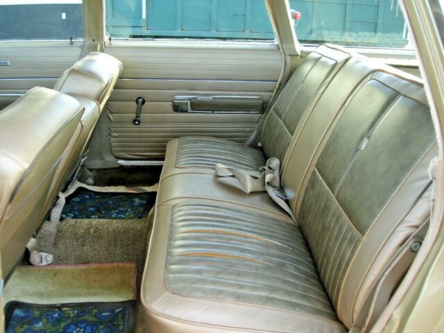 Chrysler Town & Country 1968 image number 26