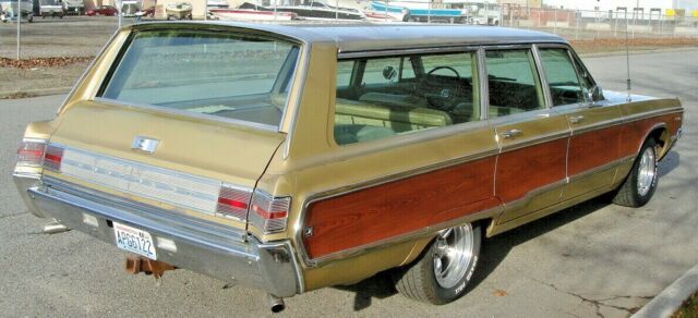 Chrysler Town & Country 1968 image number 4