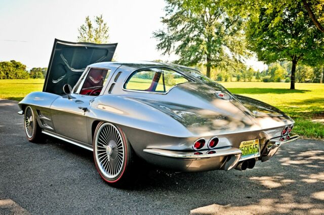 Chevrolet Corvette 1963 image number 12