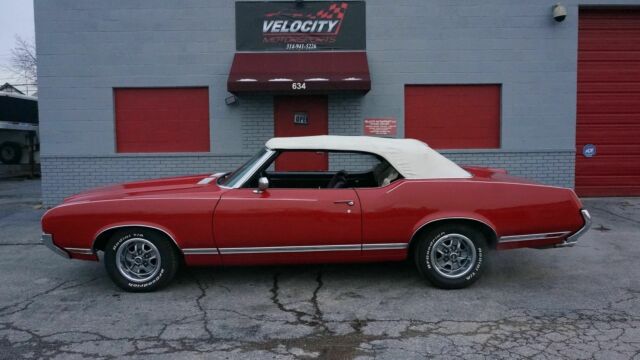 Oldsmobile Cutlass 1970 image number 1