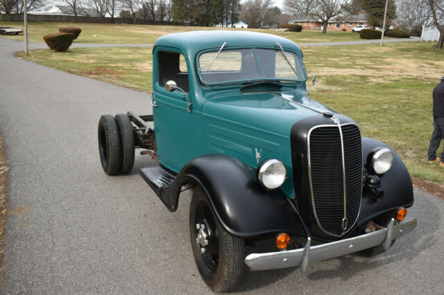 Ford 1 1/2 Ton 1937 image number 25