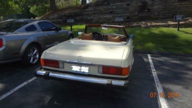 Mercedes-Benz SL-Class 1979 image number 0