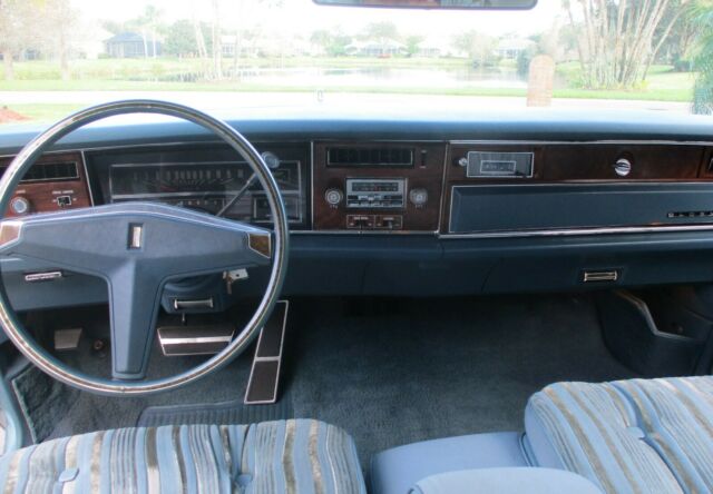 Oldsmobile Toronado 1977 image number 14