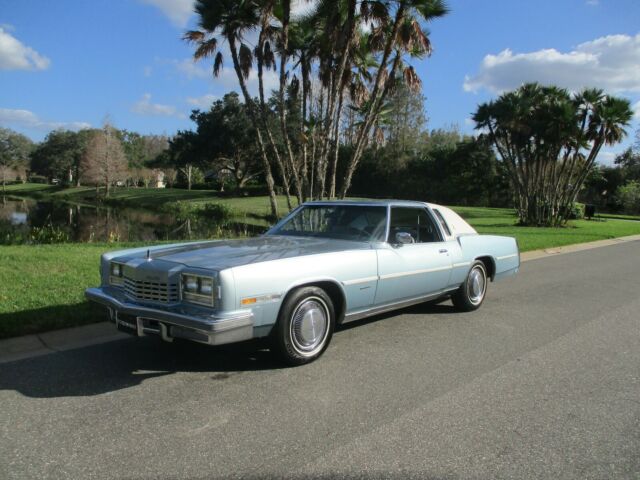 Oldsmobile Toronado 1977 image number 21