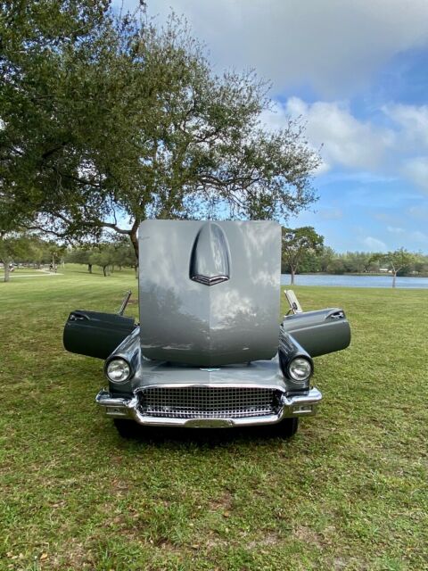 Ford Thunderbird 1957 image number 12