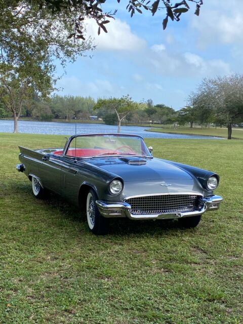 Ford Thunderbird 1957 image number 2