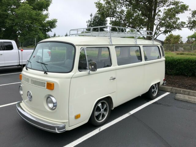 Volkswagen Bus/Vanagon 1974 image number 0