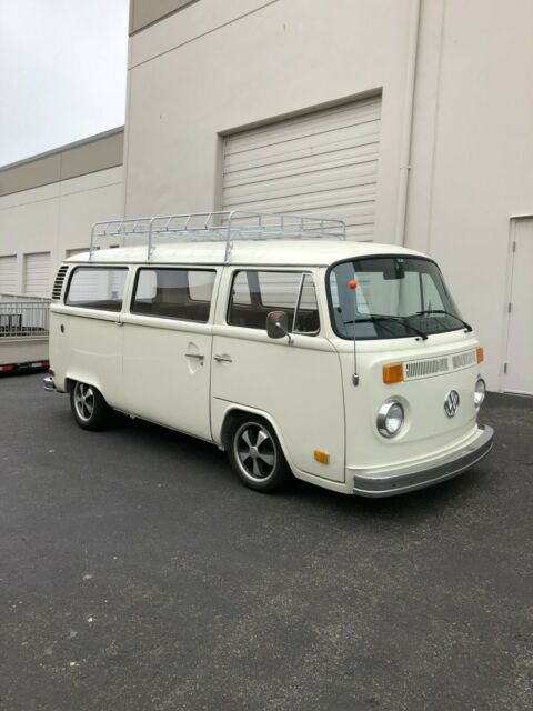 Volkswagen Bus/Vanagon 1974 image number 1