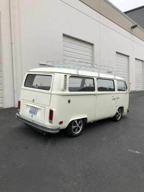 Volkswagen Bus/Vanagon 1974 image number 13