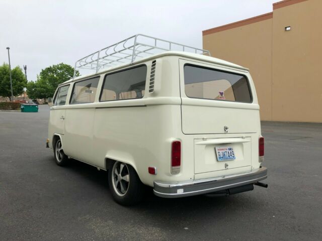 Volkswagen Bus/Vanagon 1974 image number 17