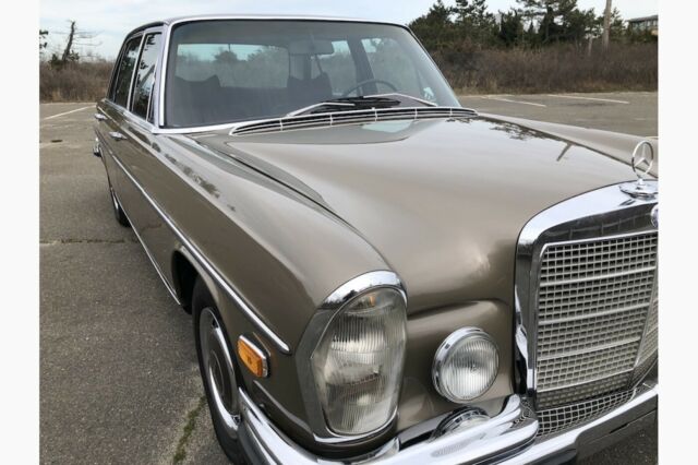 Mercedes-Benz 300-Series 1971 image number 15