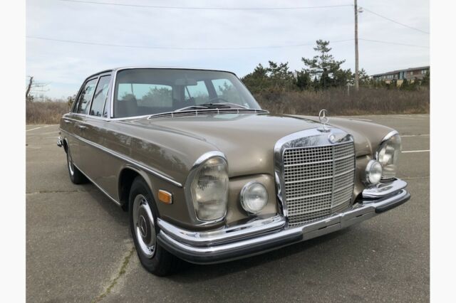 Mercedes-Benz 300-Series 1971 image number 24