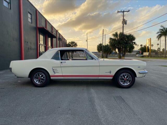 Ford Mustang 1966 image number 25