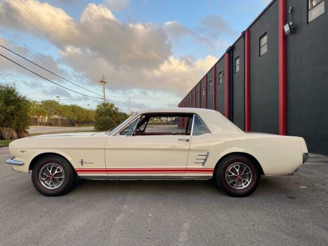 Ford Mustang 1966 image number 29