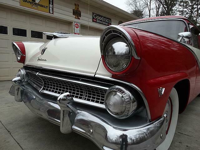 Ford Fairlane 1955 image number 18