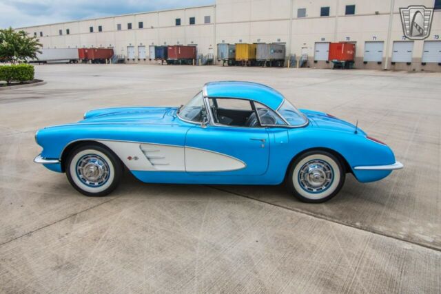 Chevrolet Corvette 1960 image number 29