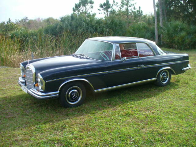 Mercedes-Benz 300-Series 1967 image number 25