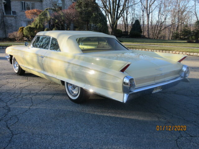 Cadillac DeVille 1962 image number 0