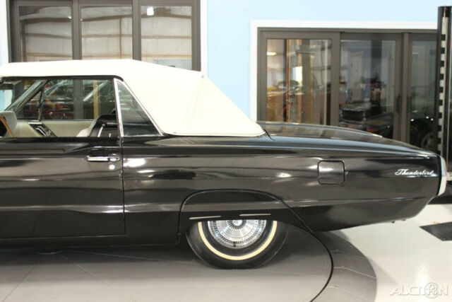 Ford Thunderbird 1965 image number 17