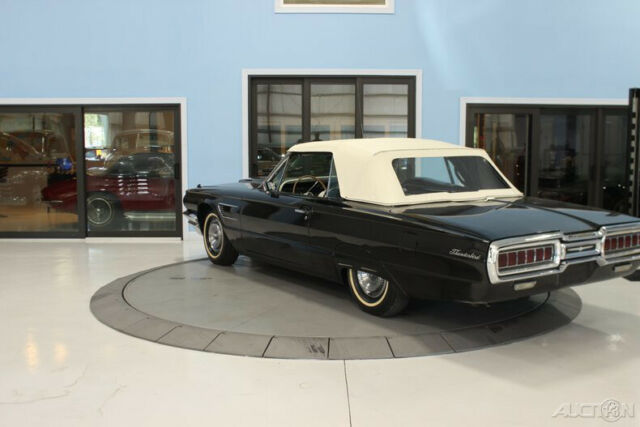 Ford Thunderbird 1965 image number 2