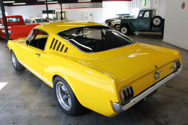 Ford Mustang 1965 image number 9