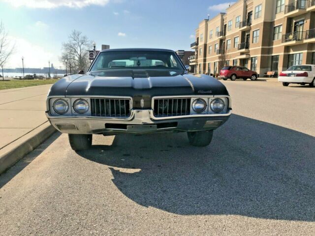 Oldsmobile Cutlass 1969 image number 2