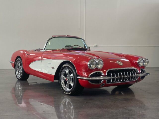 Chevrolet Corvette 1960 image number 2