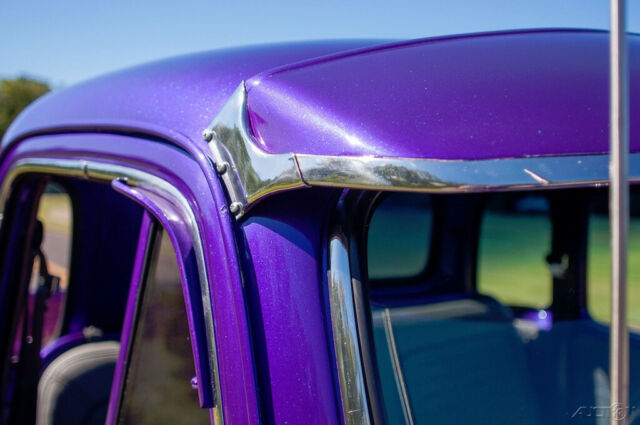 GMC 100 First-series Five-window 1955 image number 40