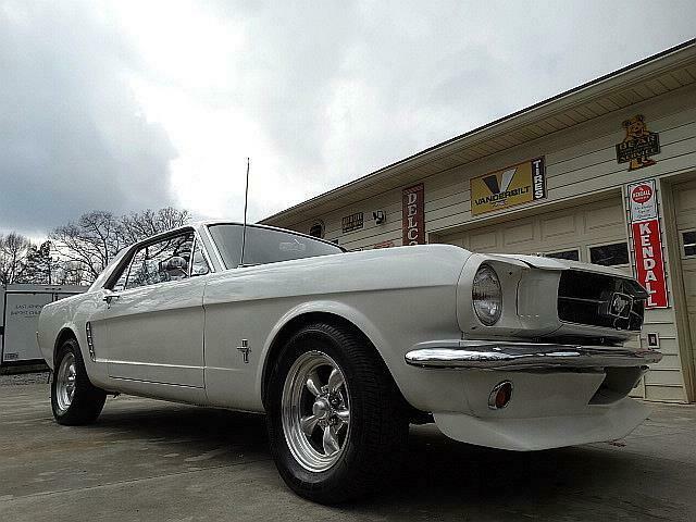 Ford Mustang 1965 image number 15