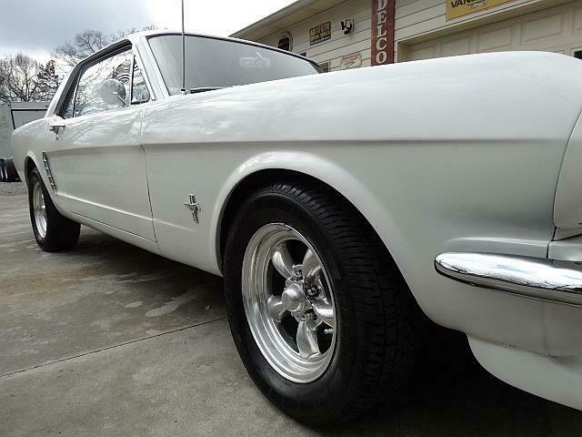 Ford Mustang 1965 image number 17