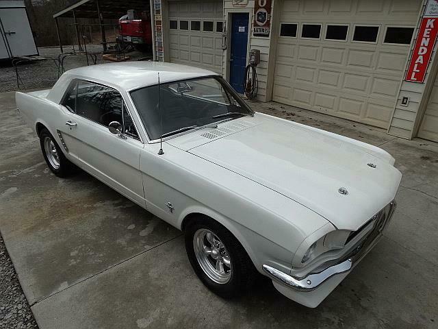 Ford Mustang 1965 image number 2