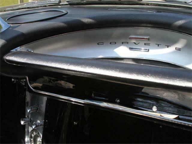 Chevrolet Corvette 1961 image number 22