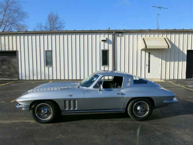 Chevrolet Corvette Coupe, 1965 image number 27