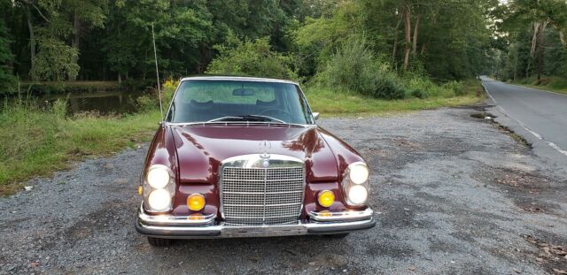 Mercedes-Benz 200-Series 1973 image number 8