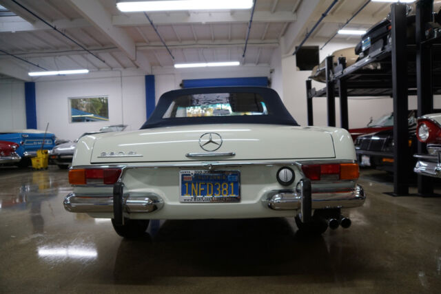 Mercedes-Benz 280SL Roadster 1969 image number 14