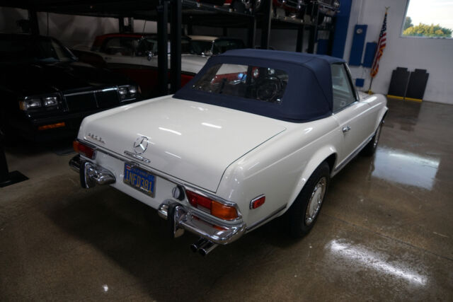 Mercedes-Benz 280SL Roadster 1969 image number 19