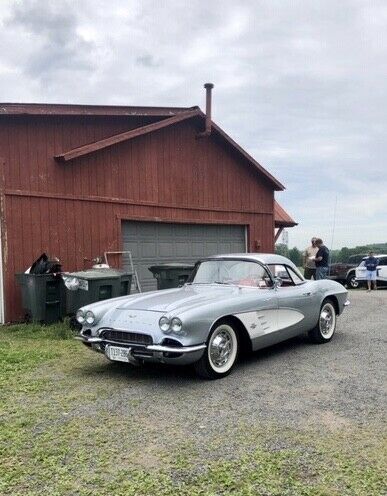 Chevrolet Corvette 1961 image number 25